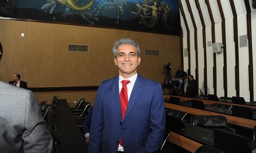 COM LULA NO NOME PARLAMENTAR, ROBINSON ALMEIDA É EMPOSSADO DEPUTADO ESTADUAL