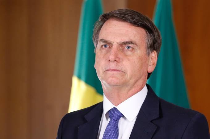 Bolsonaro define idades mínimas de 62 para mulheres e 65 anos para homens na Previdência