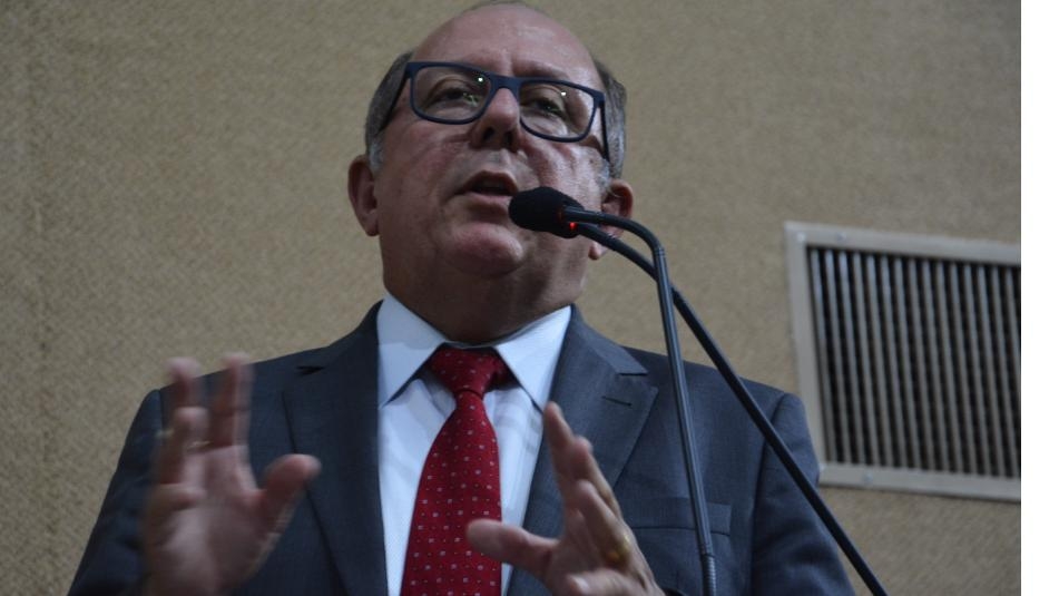 ARIMATEIA DEFENDE CONSTRUÇÃO DE POÇO NA ZONA RURAL DE EUNÁPOLIS 