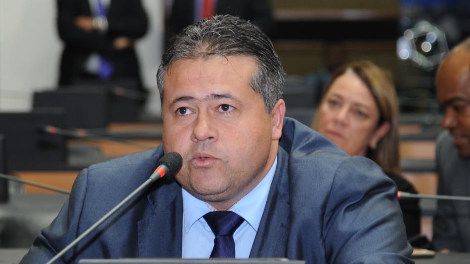 ALBA: ALEX DA PIATÃ QUER RECUPERAÇÃO ASFÁLTICA DA BA-395 