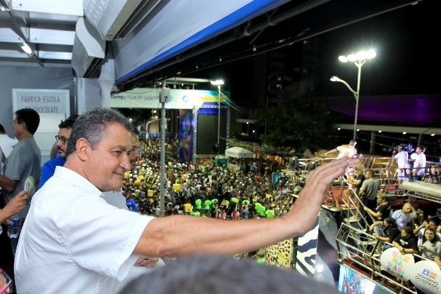 'Que seja um Carnaval de paz e união', afirma Rui na abertura da festa