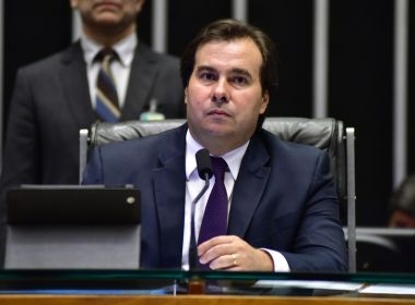 Maia diz que Bolsonaro deveria ter menos tempo para Twitter e mais para Previdência