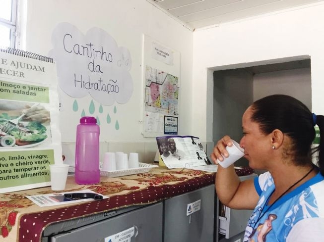 Prefeitura de Feira incentiva hidratação oral de pacientes nas unidades de saúde