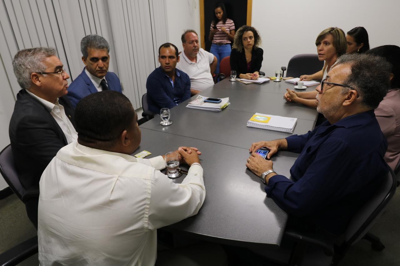 Reunião na Conder define rumos finais para conclusão das obras do teatro do Centro de Convenções de Feira