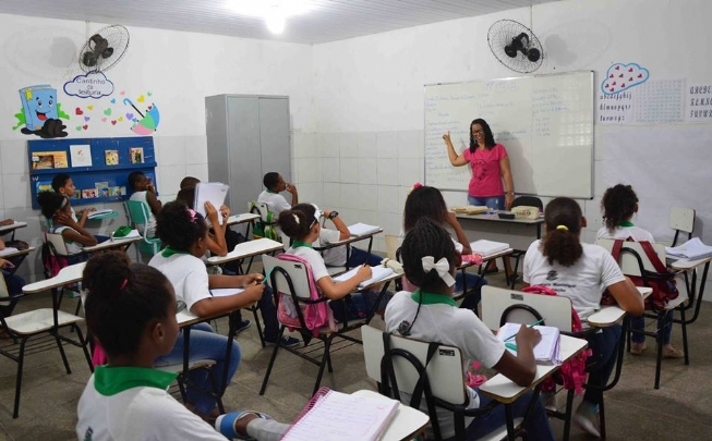 Prefeitura de Feira convoca mais 186 professores aprovados no último concurso público