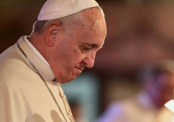 Papa Francisco diz que quem rejeita homossexuais 'não tem coração humano'