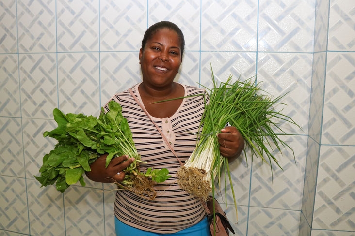 PAA entrega 3 toneladas de alimentos em Candeias