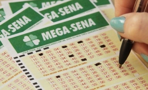 Prêmio da Mega-Sena acumulado em R$ 125 milhões é o 18º maior da história; sorteio será nesta quinta (02)