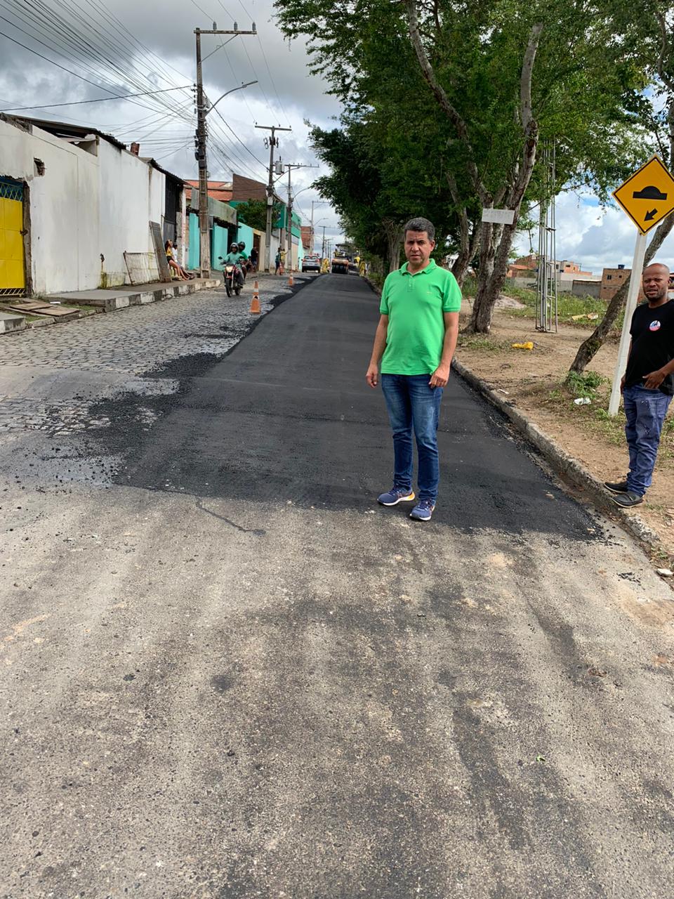Nota: Após indicação do vereador Petrônio Lima, asfaltamento no conjunto Viveiros é iniciado 