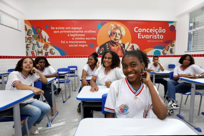 Novos investimentos em infraestrutura, valorização de professores e auxílio a estudantes impulsionam Educação na Bahia