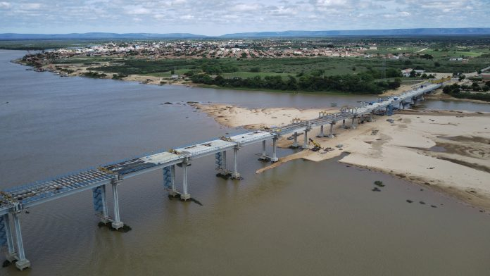 Obra da ponte que ligará Barra a Xique-Xique atinge 75% de execução