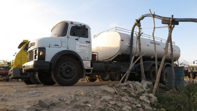 Operação Carro-Pipa:Verbas não chegam e cidades permanecem sem abastecimento de água