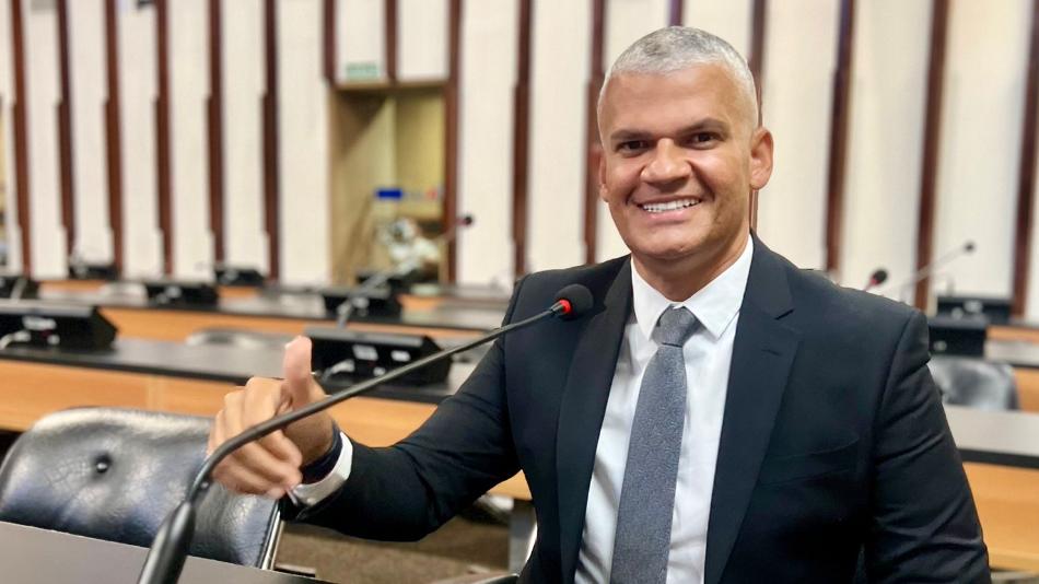 PABLO ROBERTO APLAUDE CURSO DE DIREITO DA UNIVERSIDADE ESTADUAL DE FEIRA DE SANTANA 