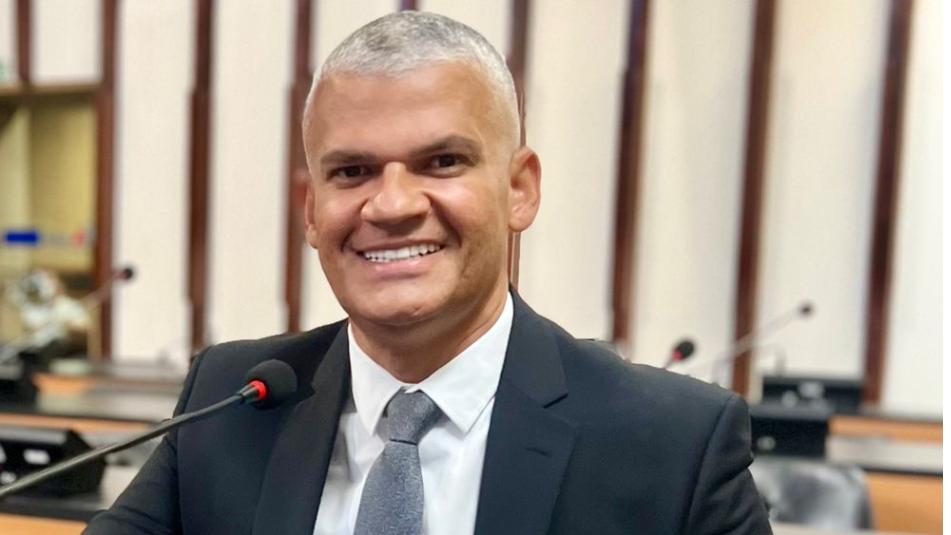 PABLO ROBERTO ELOGIA JORNALISTA VICTOR PINTO POR TÍTULO DE CIDADÃO SOTEROPOLITANO