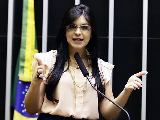 Pela terceira vezes Dayane Pimentel é premiada como uma das melhores parlamentares do Congresso Nacional