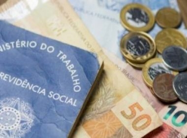 Pesquisa aponta que 11% dos trabalhadores com ensino superior ganham salário mínimo