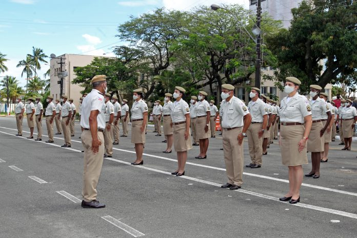 Polícia Militar da Bahia forma 191 sargentos e recebe 26 novas bases móveis de segurança