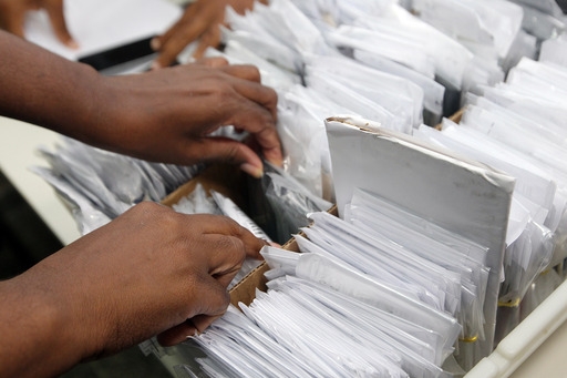 Polícia Militar entrega lotes de documentos e objetos perdidos no Carnaval