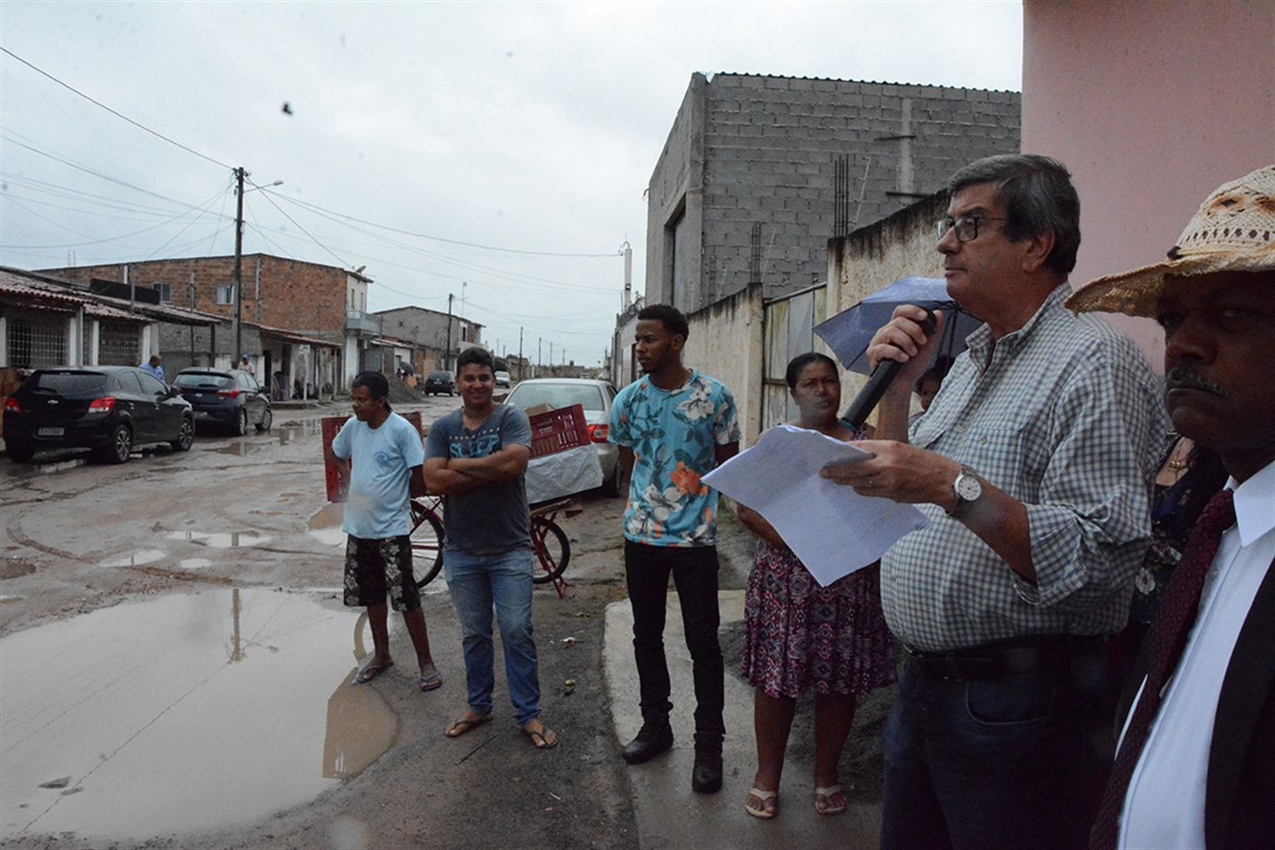 Prefeito Colbert dá ordem de serviço de pavimentação que vai beneficiar cinco ruas no bairro Alto do Papagaio