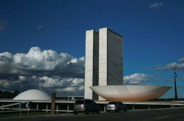 Prefeitos candidatos à reeleição são principais defensores de manter eleição em outubro