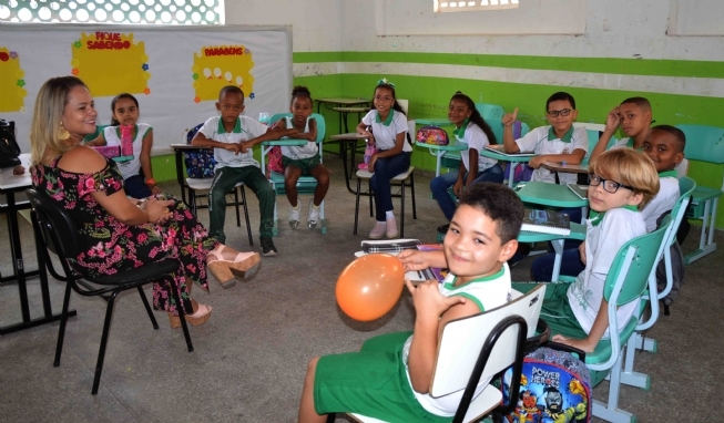 Prefeitura de Feira convoca mais 15 professores aprovados em concurso público