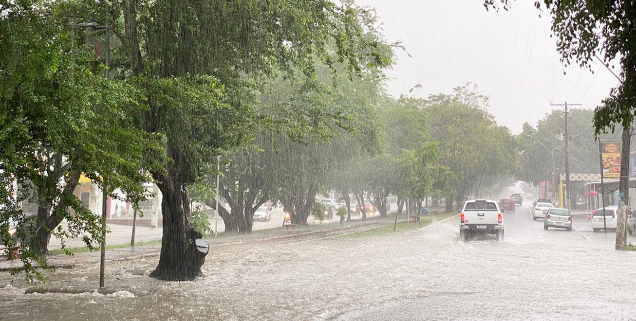 Prefeitura de Feira decreta situação de emergência após fortes chuvas
