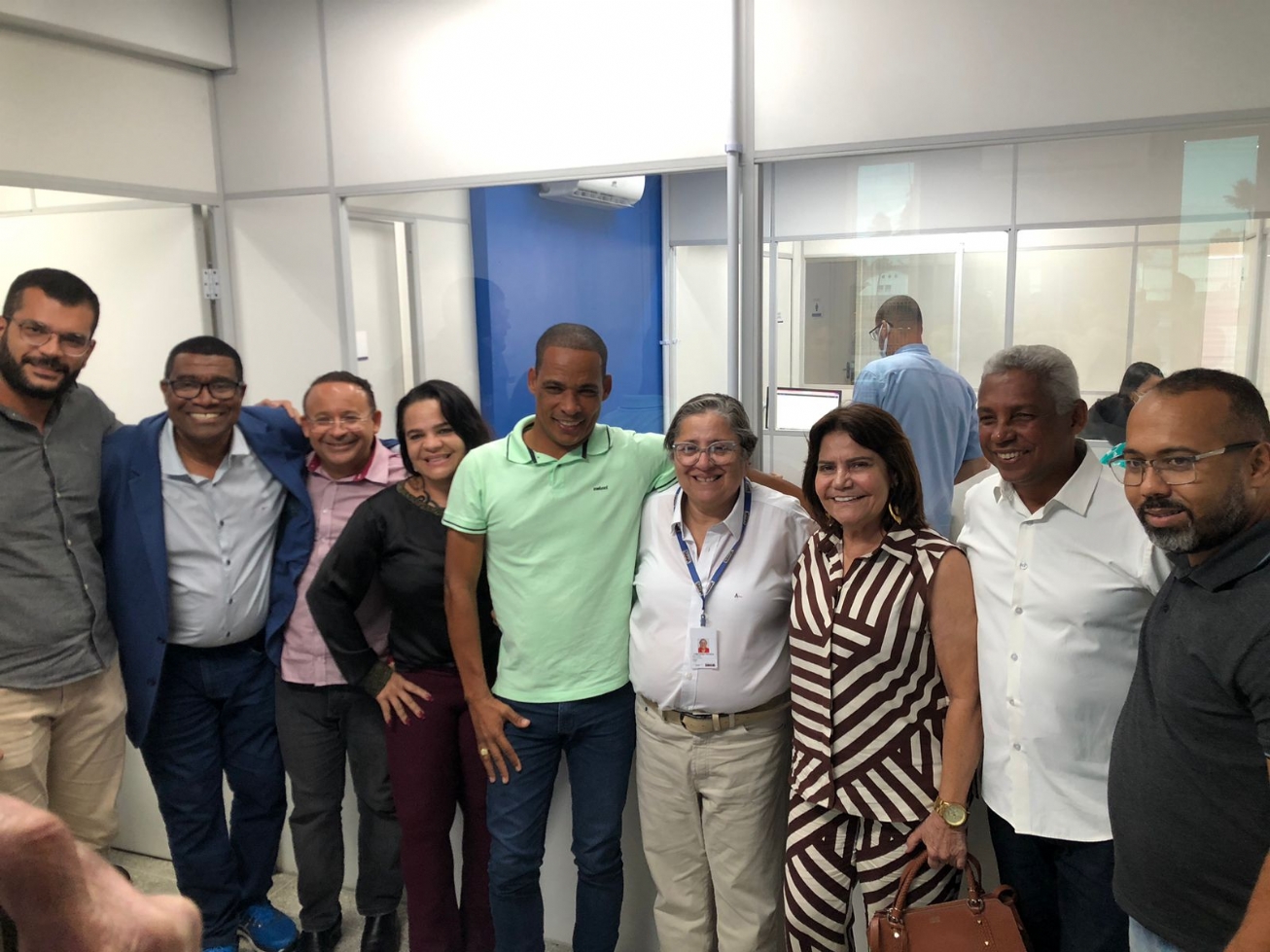 Presidente da Câmara e comitiva de vereadores visitam Hospital Clériston Andrade, para diálogo com nova diretora