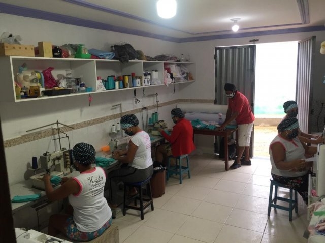 Produção de máscaras por pequenos empreendimentos movimenta economia na Bahia