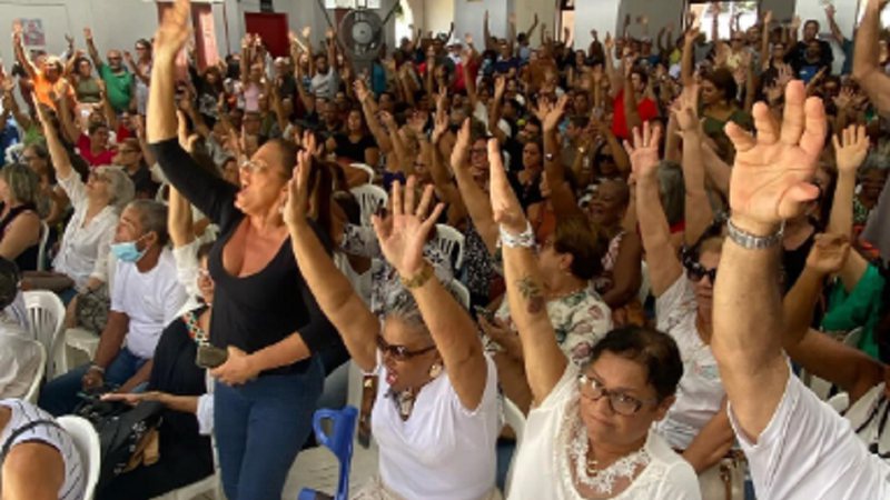 Professores da Bahia aprovam paralisação da rede estadual