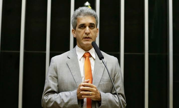 PT de Feira condena censura e se solidariza com deputado Robinson Almeida