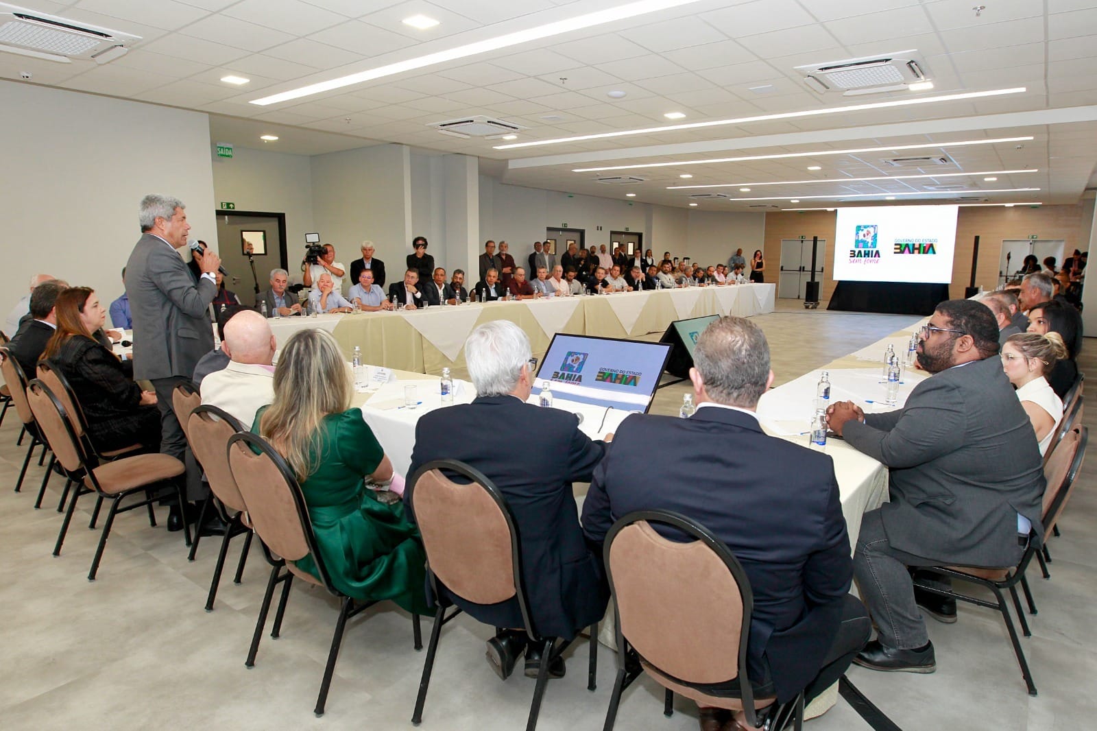 Representantes dos setores produtivos de Feira de Santana apresentam demandas do município ao governador Jerônimo Rodrigues