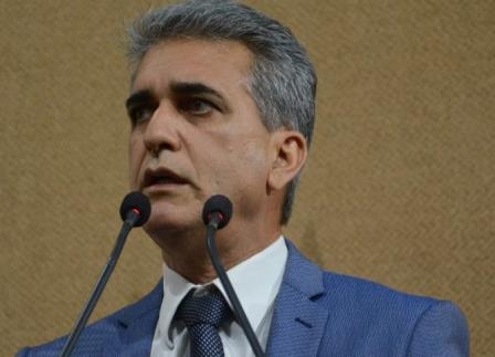 Robinson Almeida acusa Bolsonaro de 'calote' contra a Bahia em R$ 500 milhões; 'Não repassa nem recursos do SUS'