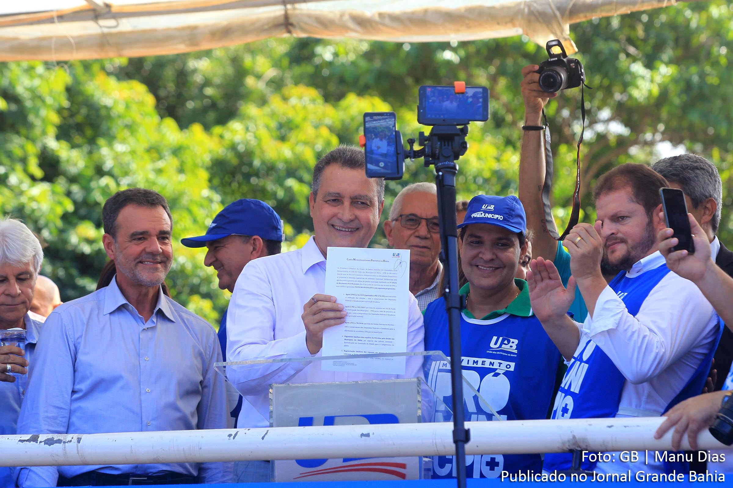Rui Costa participa de ato na União dos Municípios da Bahia