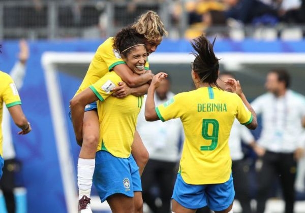 Seleção feminina defende liderança do Grupo C contra a Austrália