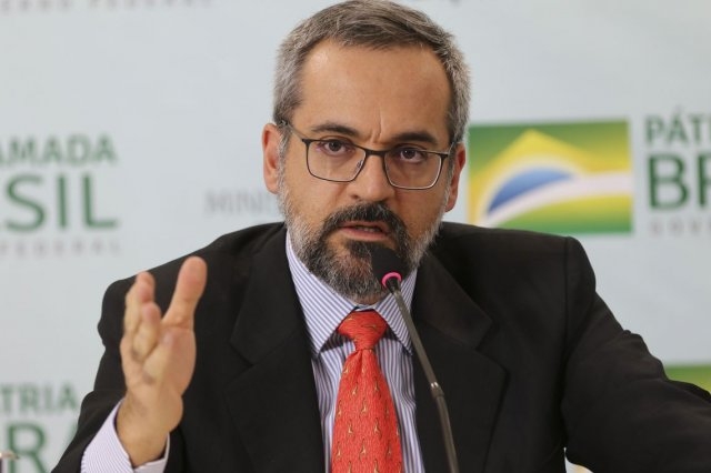 Senado aprova convite para Weintraub dar esclarecimentos sobre Enem 2019