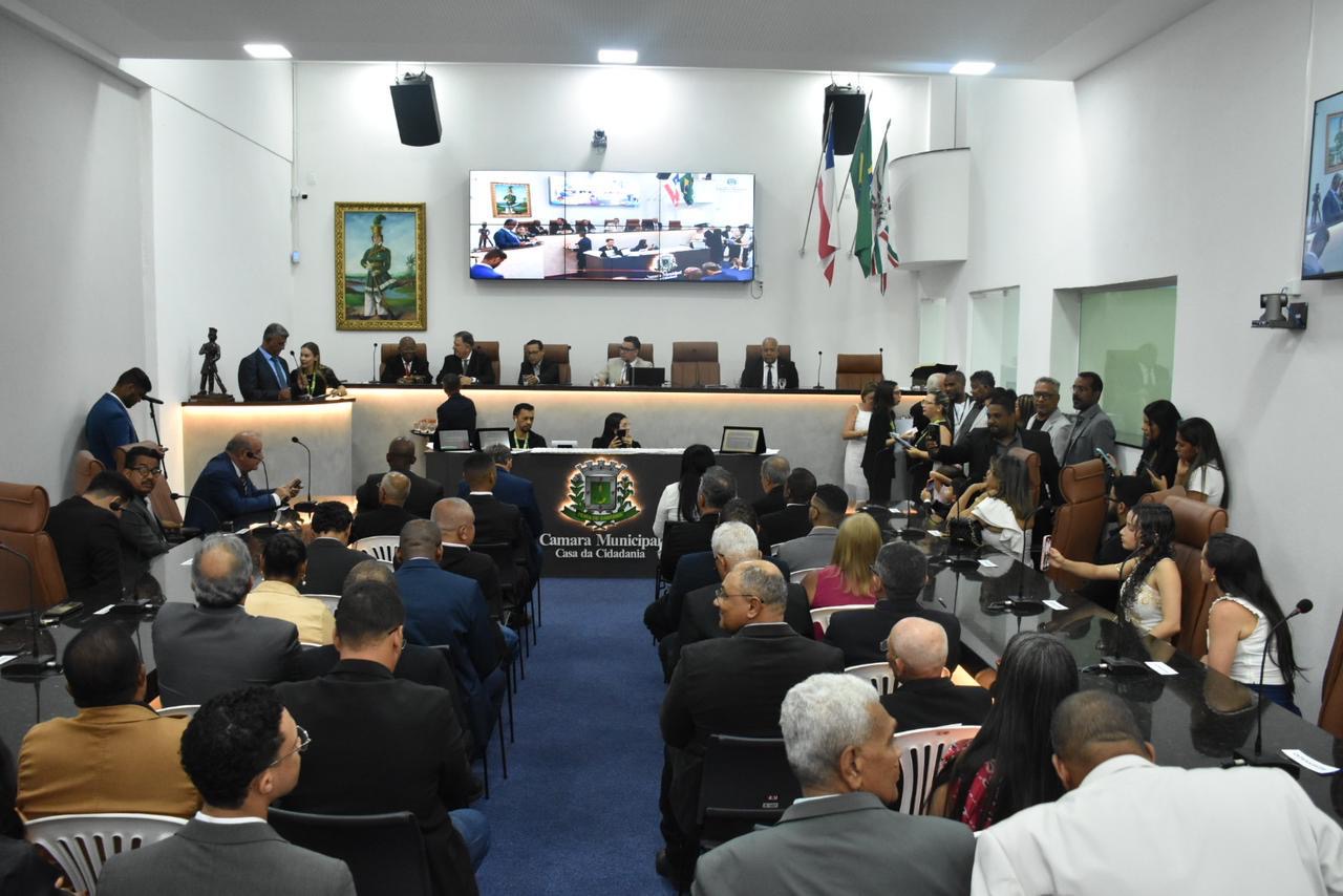 Sessão solene homenageia diversos radialistas feirenses