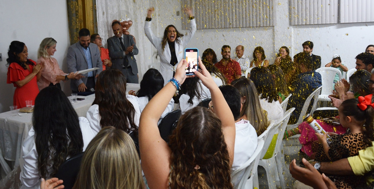 Superação e gratidão marcam formatura de residentes do Hospital da Mulher