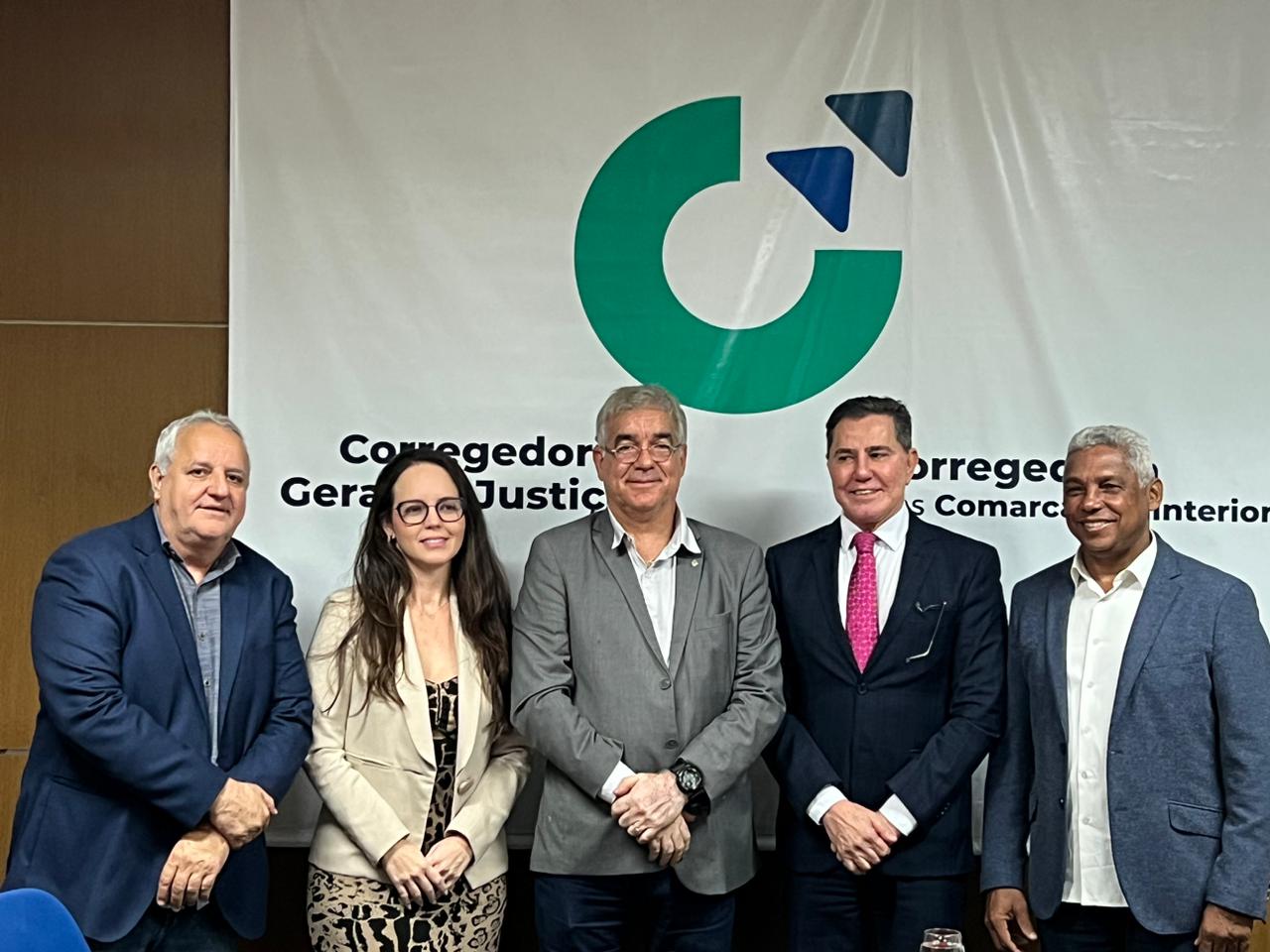 Vereador debate regularização fundiária e crédito para o setor de transportes em Salvador