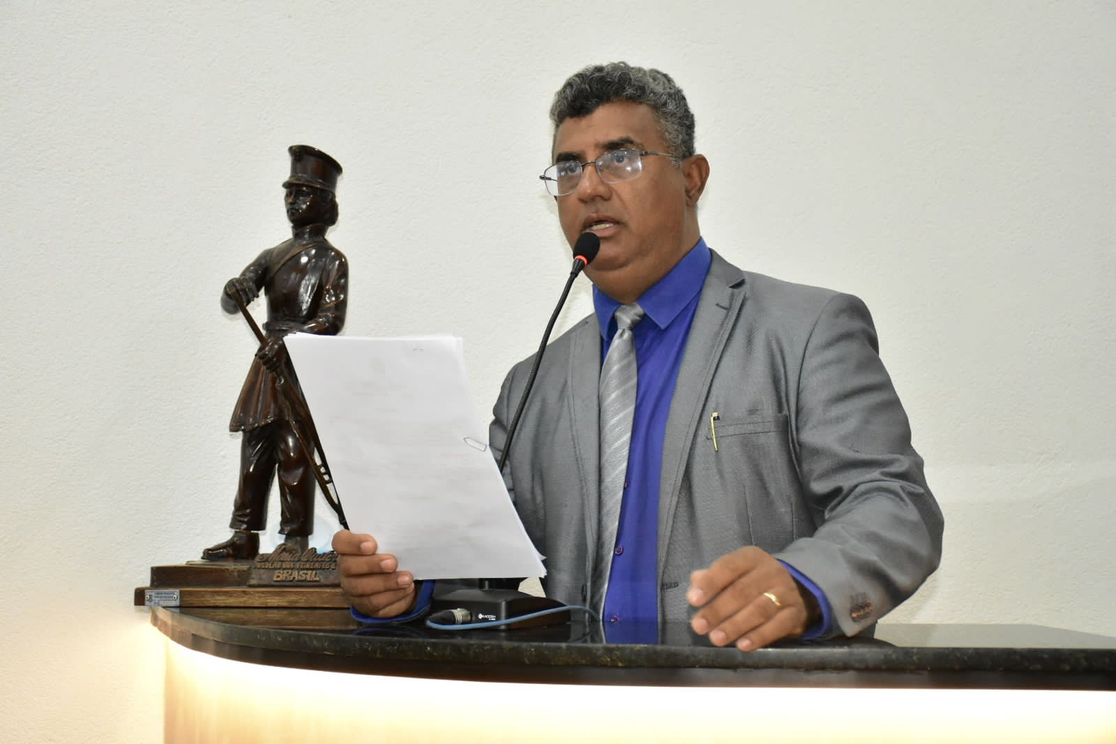 Vereador pede Limpeza de córrego na Queimadinha e pavimentação de ruas nos bairros Mangabeira e Conceição
