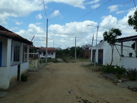 Vereador Roberto comemora energia elétrica para mais 30 famílias no Santiago
