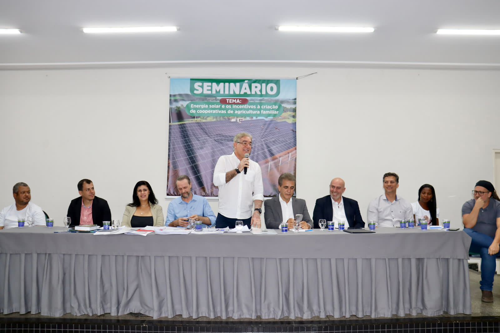Zé Neto propõe, durante seminário, instalação de energia solar no Centro de Abastecimento e feiras livres em Feira de Santana