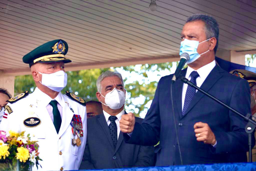 Zé Neto acompanha governador Rui em harmônica passagem de comando da Polícia Militar